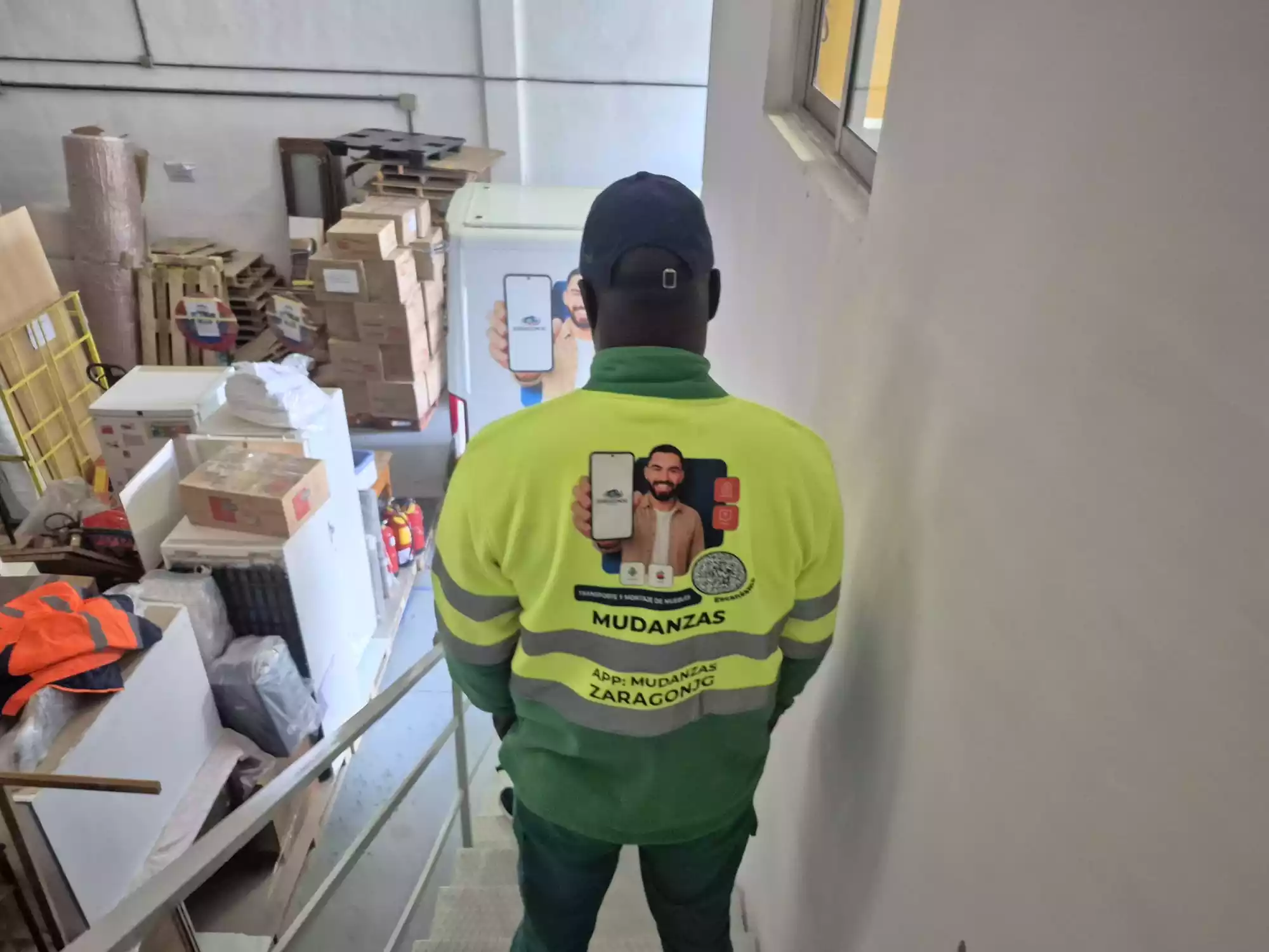 Equipo de mudanzas profesionales de Zaragonjg en Madrid Centro